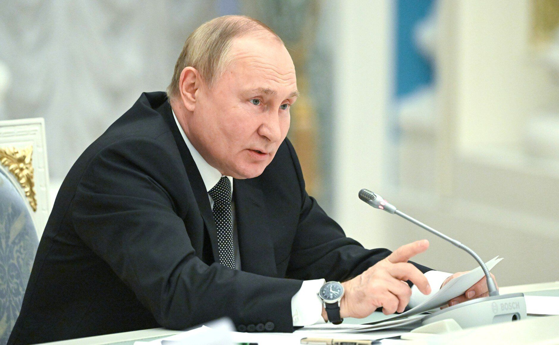 Путин поставил выбор перед экономикой России из-за дефицита рабочей силы
