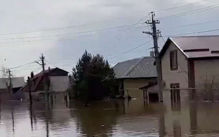 В Орске подтоплено более 4,4 тысяч домов после прорыва дамбы