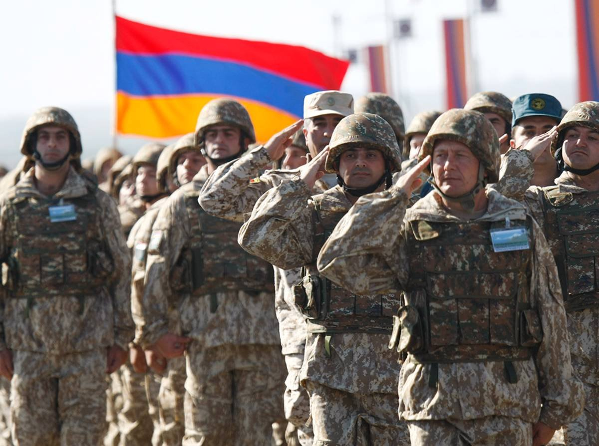 В войсках Армении отказались от восклицания «ура»