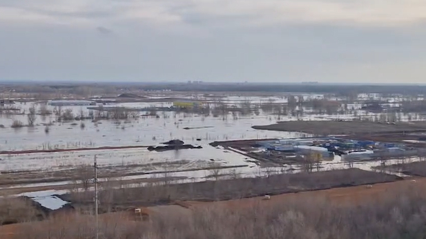 Уровень воды в реке Урал в Оренбурге превысил все опасные отметки