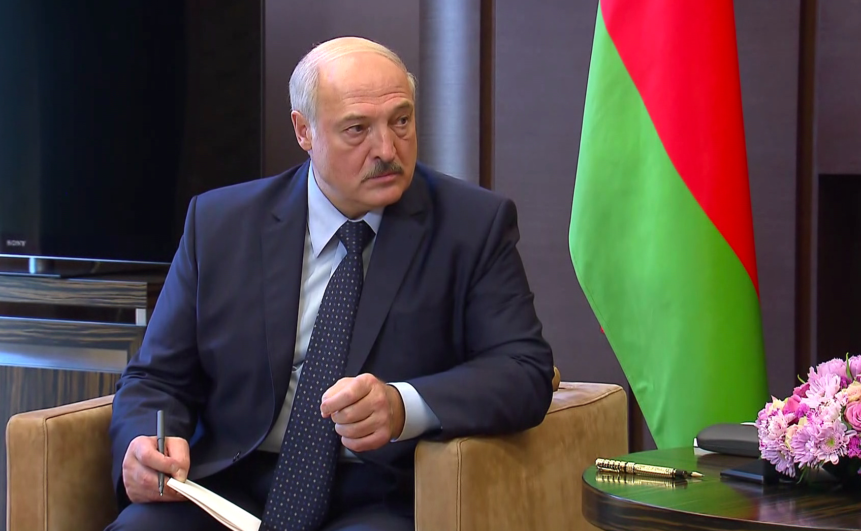 Лукашенко прилетел в Москву