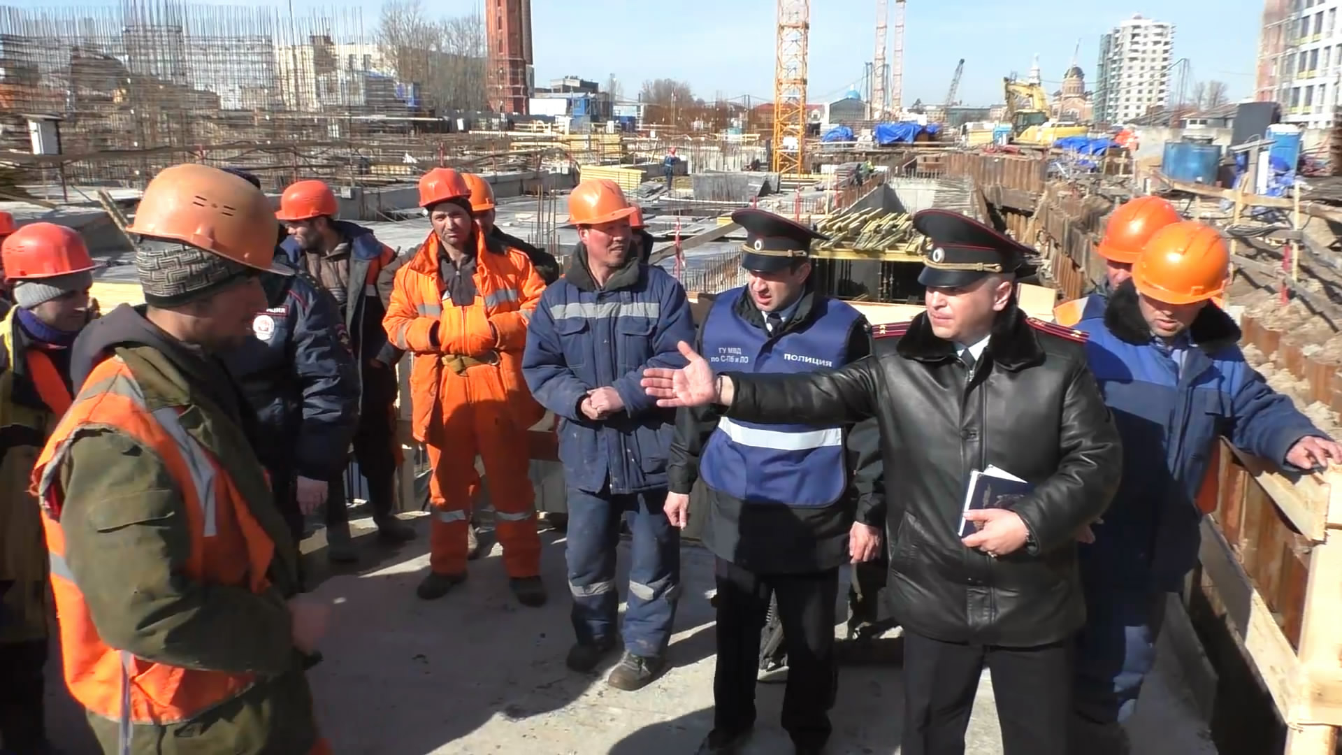Житель Екатеринбурга завез в Россию 2,4 тысячи мигрантов