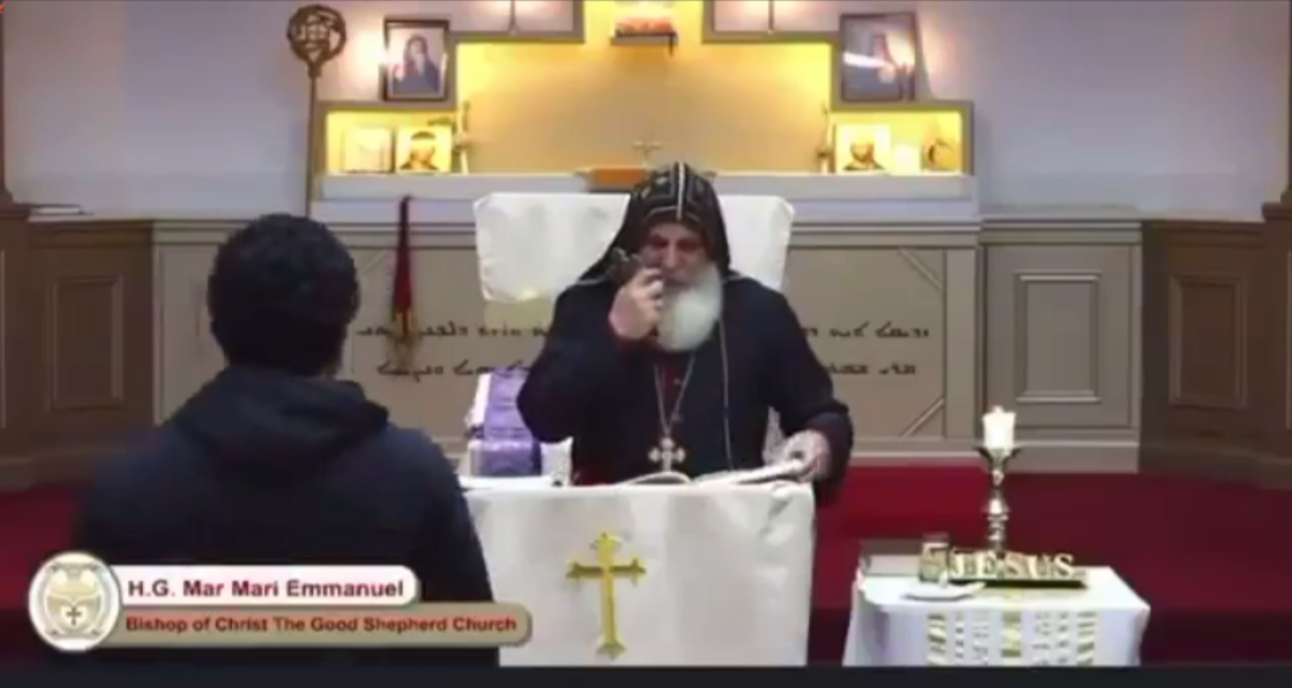 В Австралии мужчина с ножом напал на священника