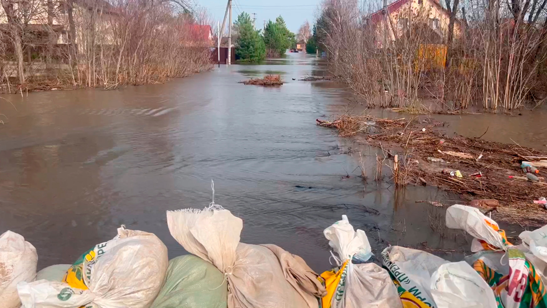 В Тюменской области уровень воды в реке Ишим достиг критического значения