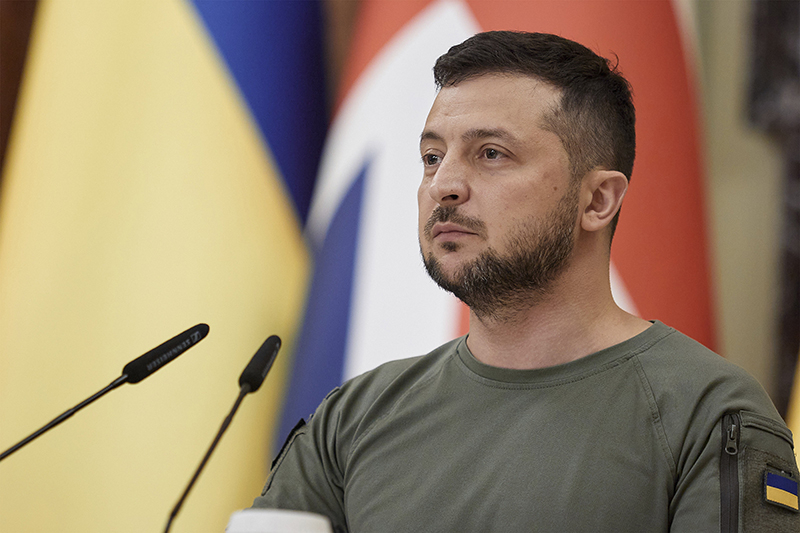 Азаров: Зеленский обеспечил себе эвакуацию за счет выведенных за рубеж денег