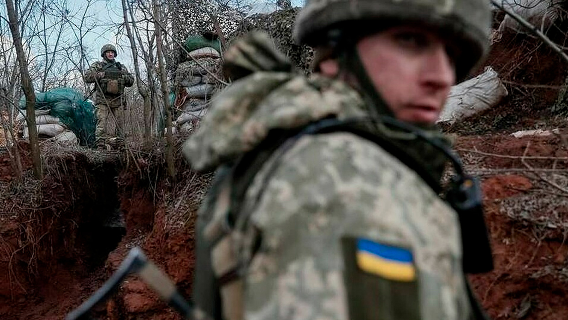Украинский военный прочитал записку с российского дрона и сдался в плен