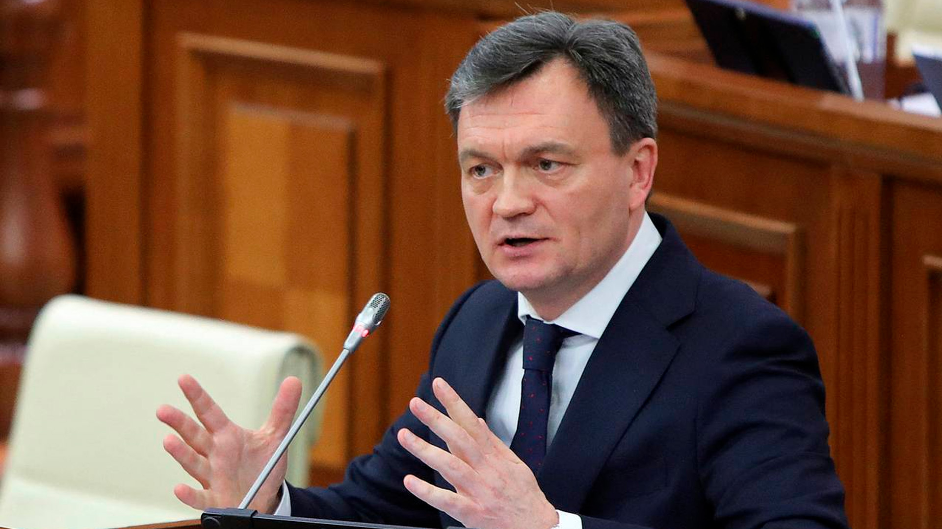 Премьер Молдавии Речан объявил себя румыном