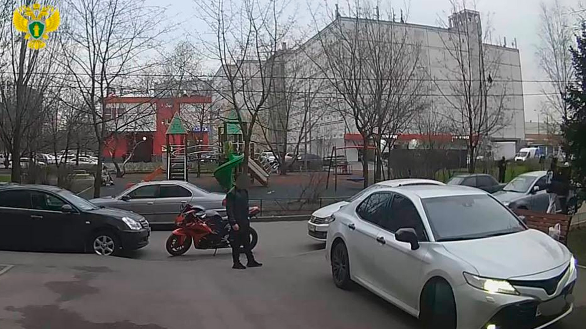 Опубликованы фото соучастников убийства байкера мигрантами в Москве