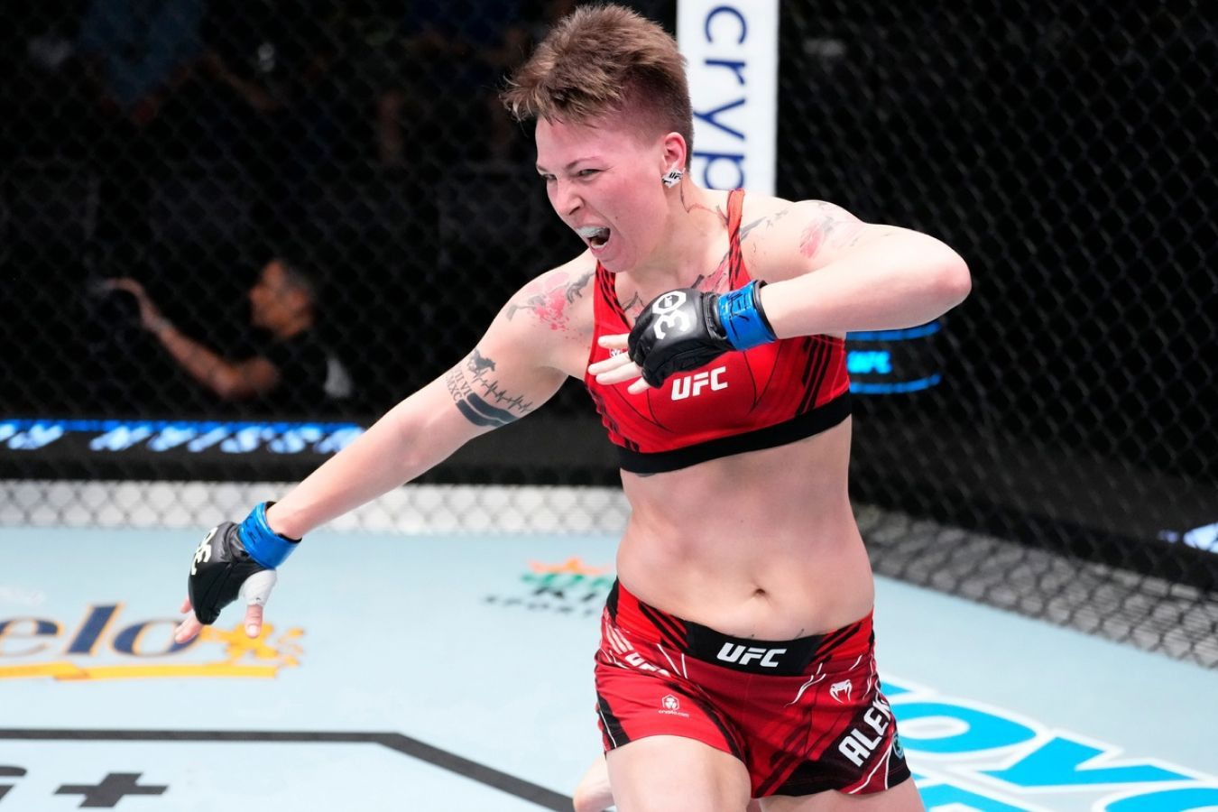 «Не нужно молчать и терпеть!»: спортсменка UFC Алексеева отреагировала на депортацию оскорбившего ее мигранта