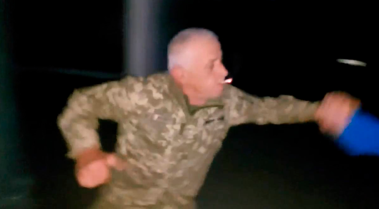 На Украине пьяные сотрудники ТЦК забрали волонтера в воинскую часть