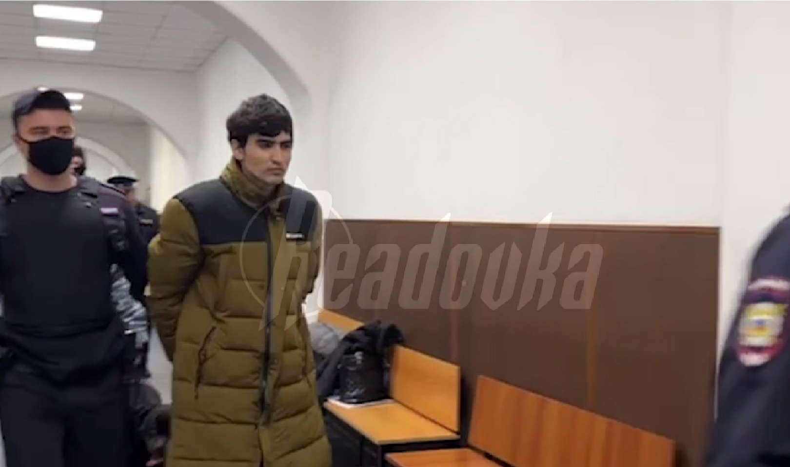В столичный суд доставили 12-ого фигуранта по делу о теракте в «Крокусе»
