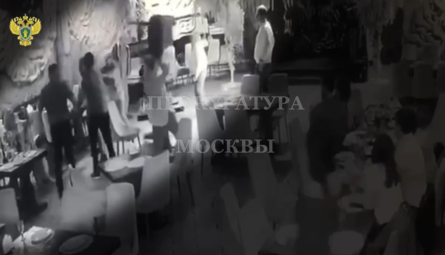 Мужчина погиб в массовой драке в ресторане в Москве