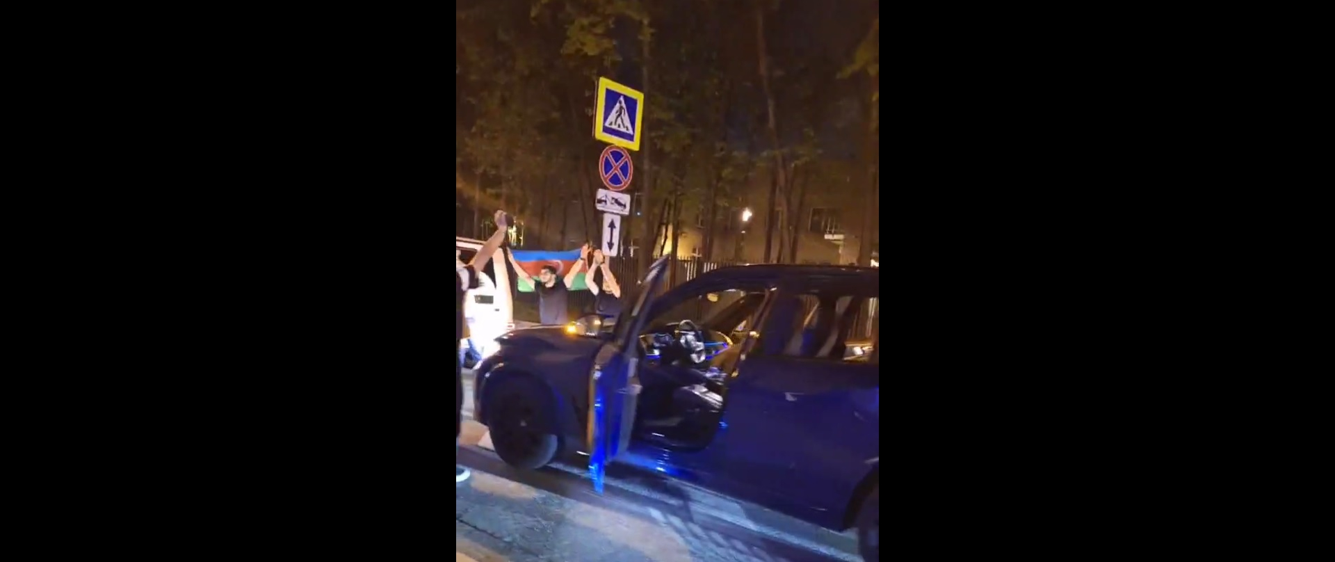 Азербайджанские националисты перекрыли дорогу в центре Москвы