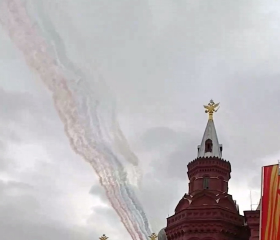 Авиация над Москвой провела репетицию воздушной части Парада Победы