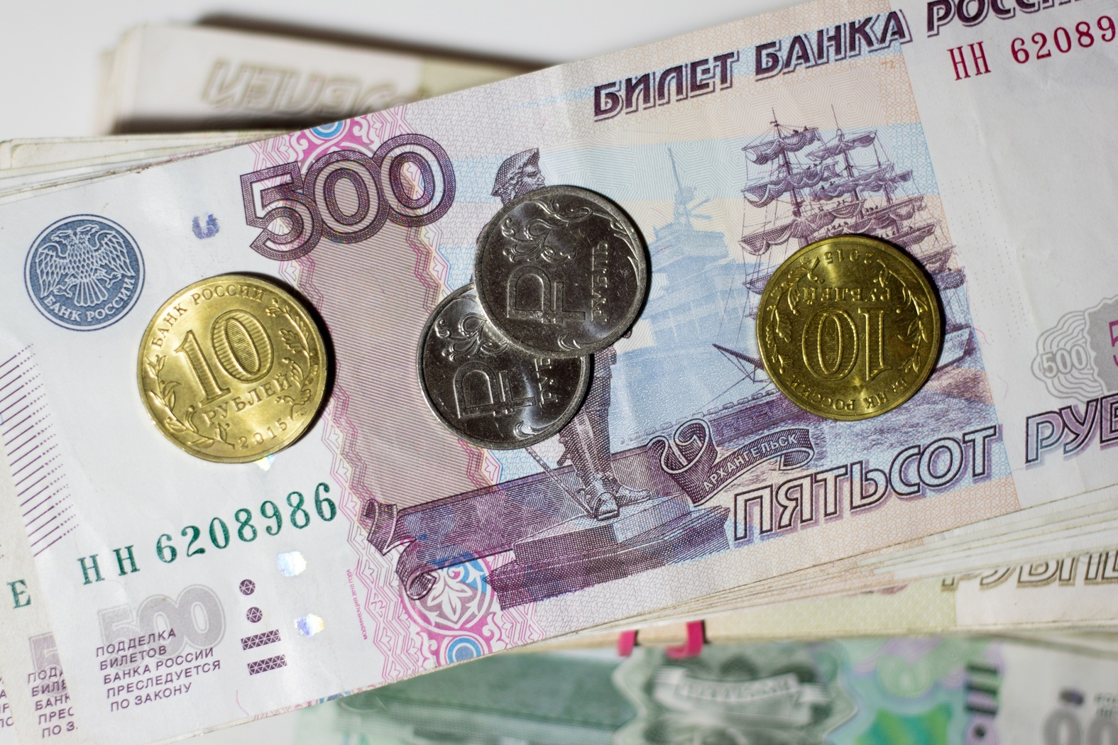 Бросивший семью отчим собрался присвоить выплаты за погибшего на СВО пасынка себе