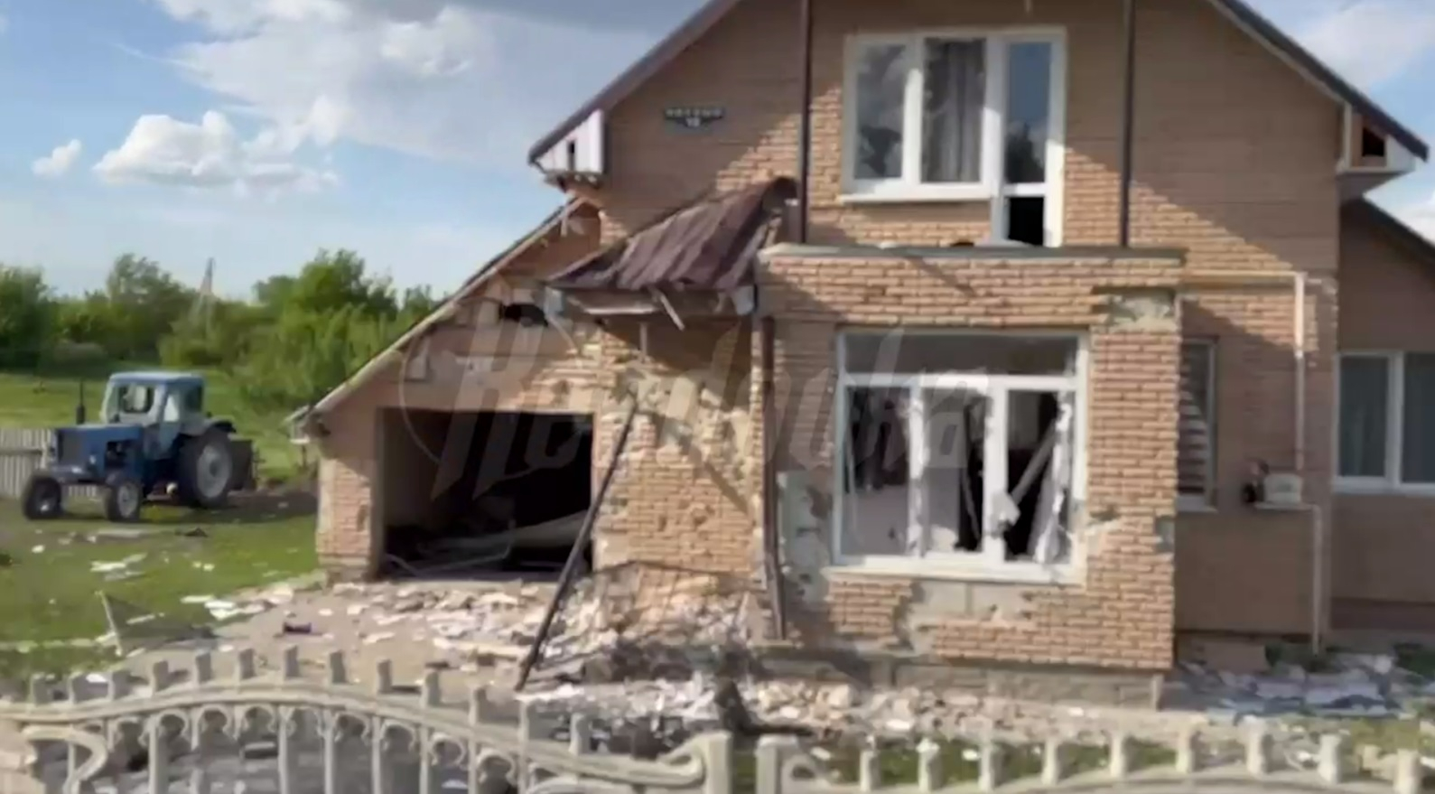 Украинский снаряд попал в частный дом с ребенком под Белгородом