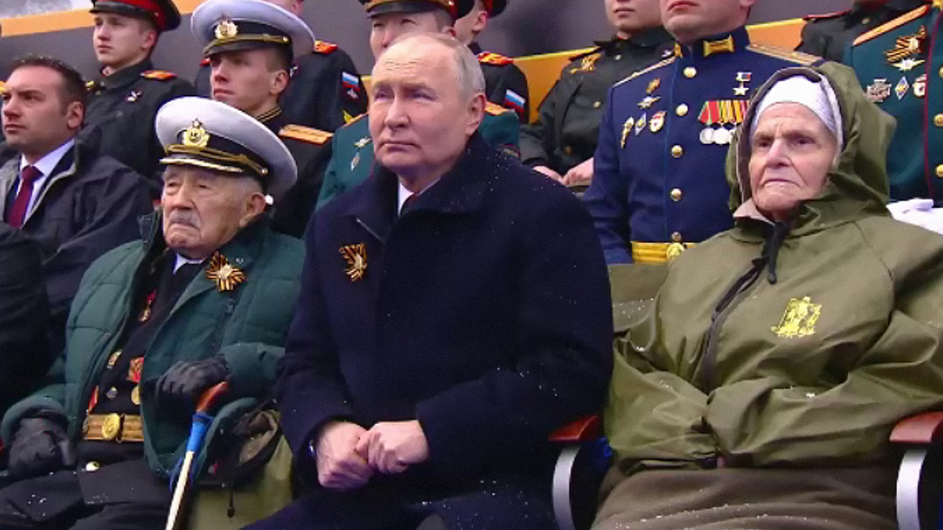 Путин поздравил россиян с Днем Победы