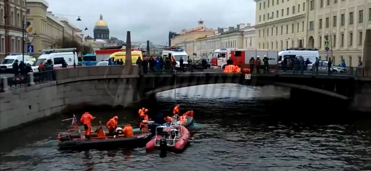 Водителя упавшего автобуса в Петербурге задержали