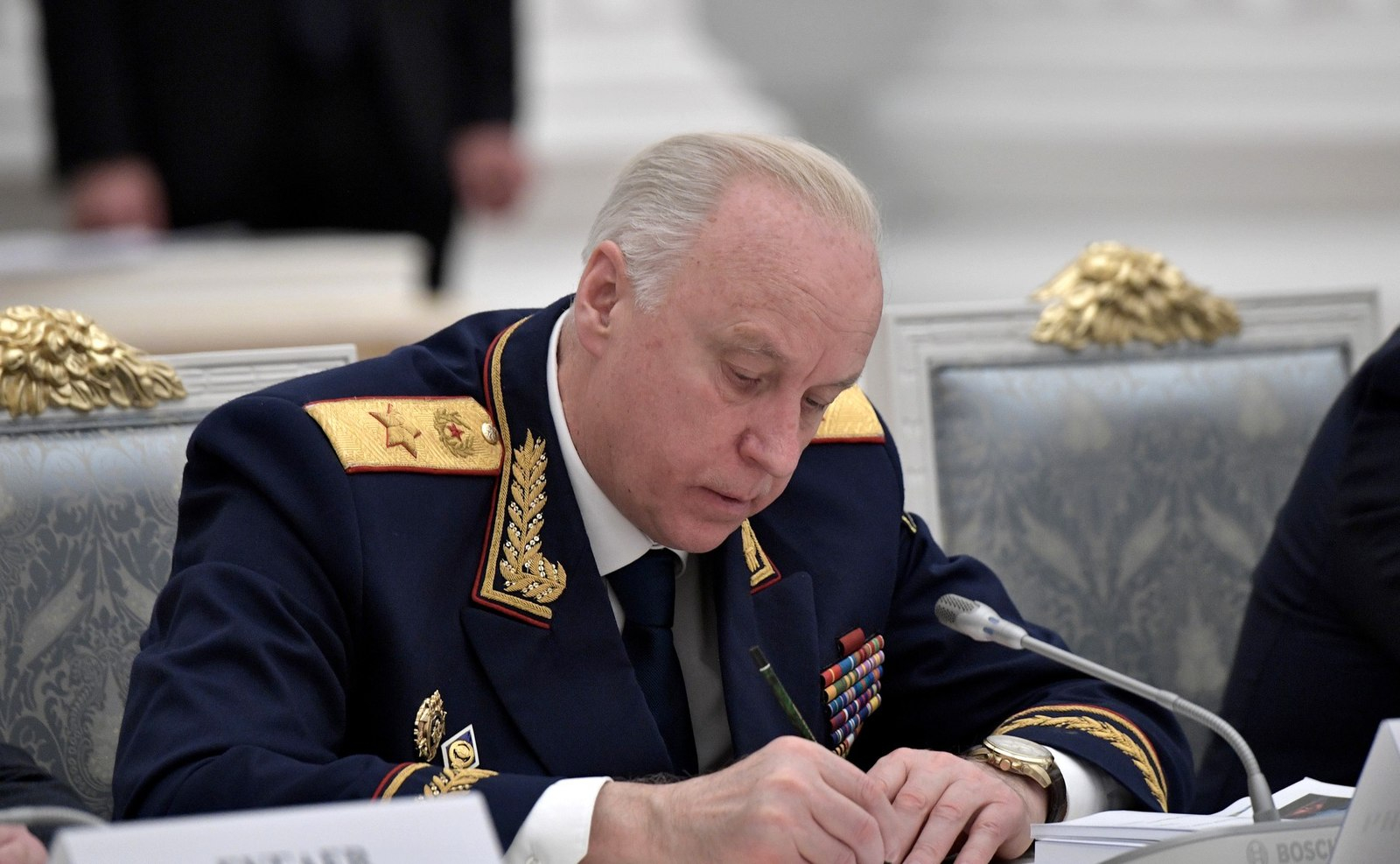 Бастрыкин поставил на контроль расследование дела о падении автобуса в Петербурге