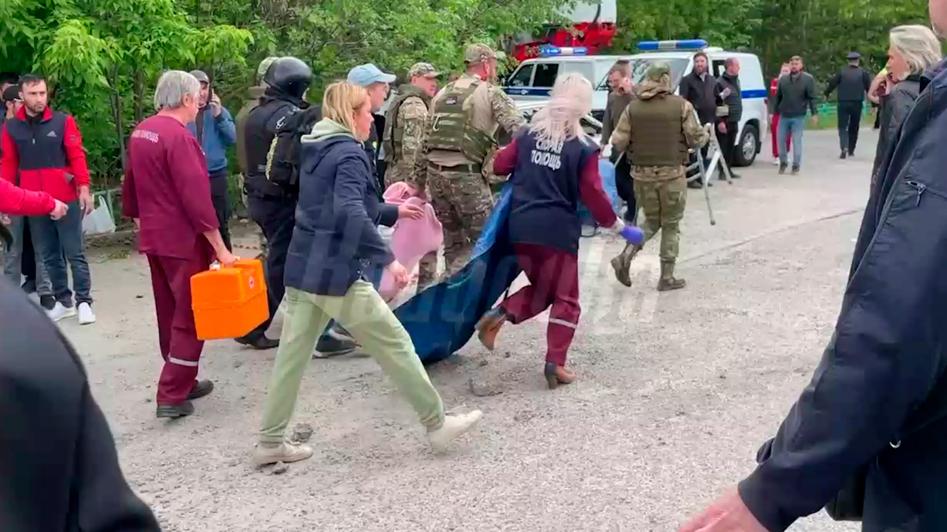 Спасатели достали из-под завалов дома в Белгороде 10 человек