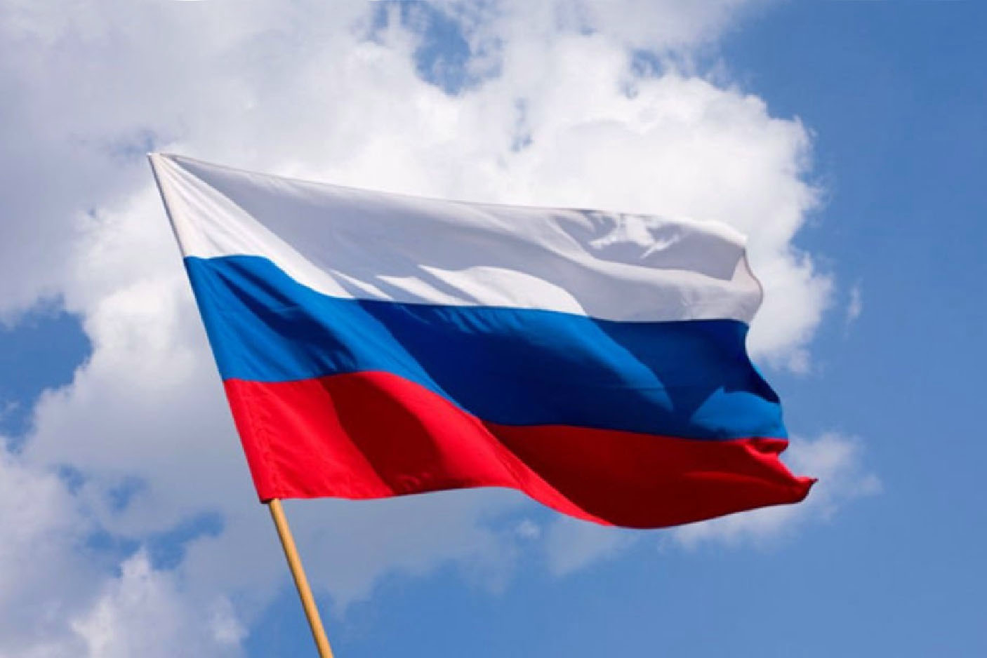 Русские бойцы водрузили флаг России над Глубоким в Харьковской области