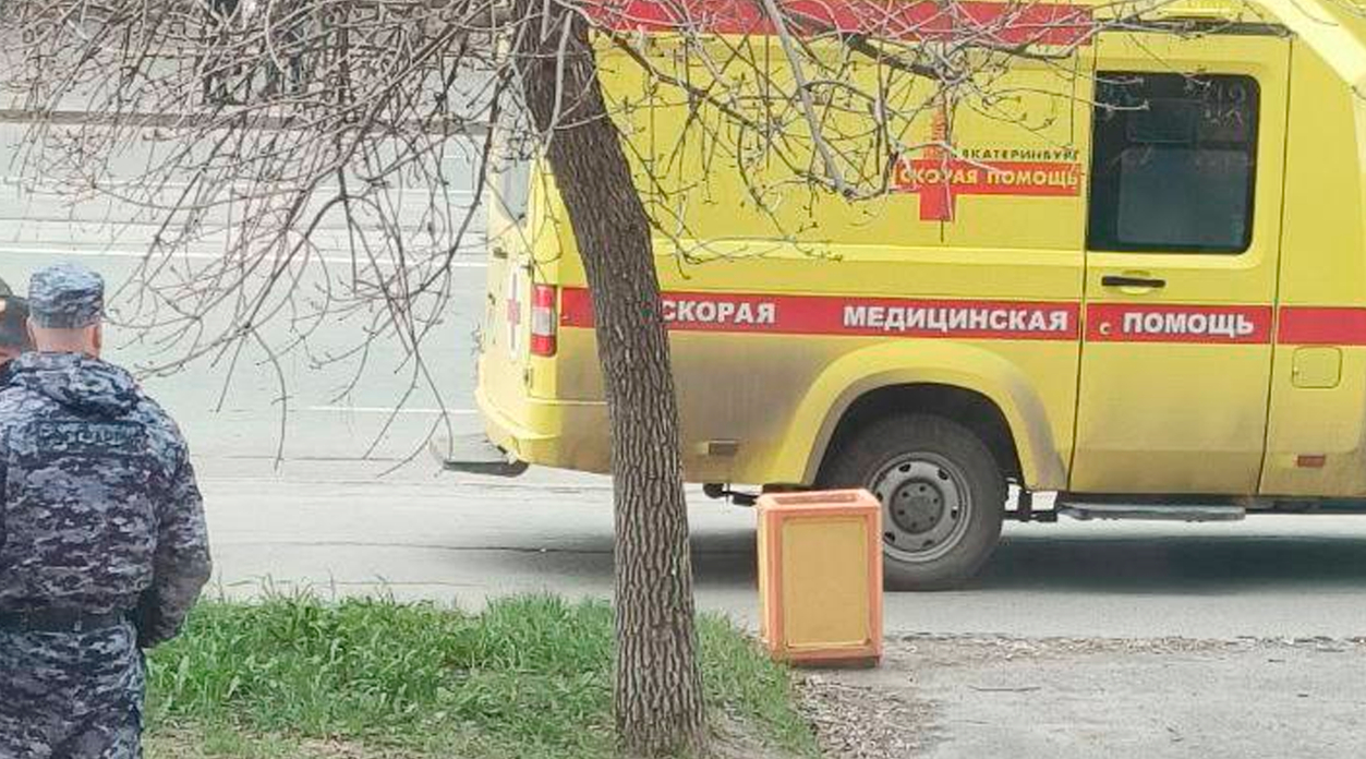 На Уралмаше на глазах у прохожих зарезали девушку