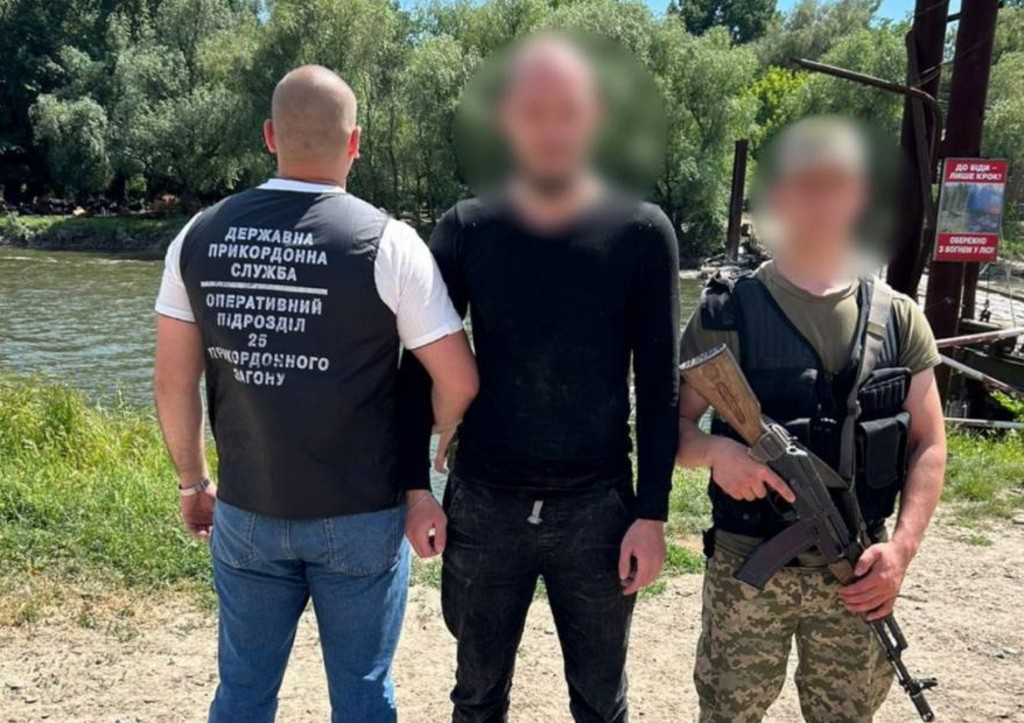 Украинец пытался уплыть в Молдавию на надувном матрасе