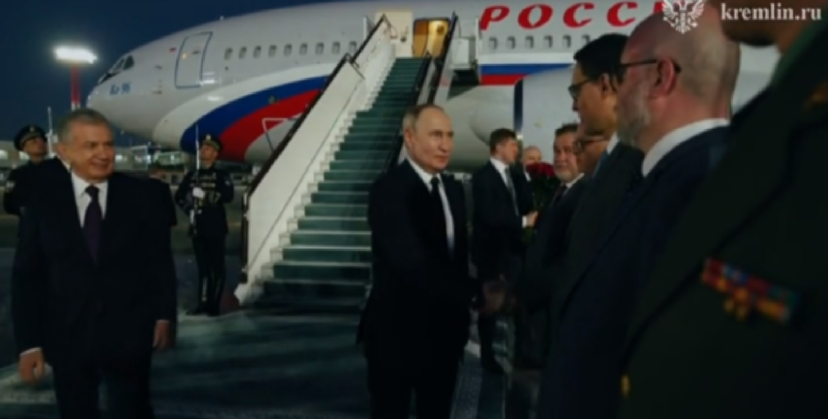Путин прилетел в Узбекистан