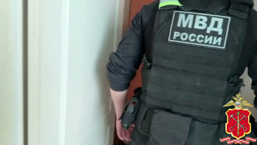 В Петербурге пятерых полицейских задержали за организацию нелегальной миграции