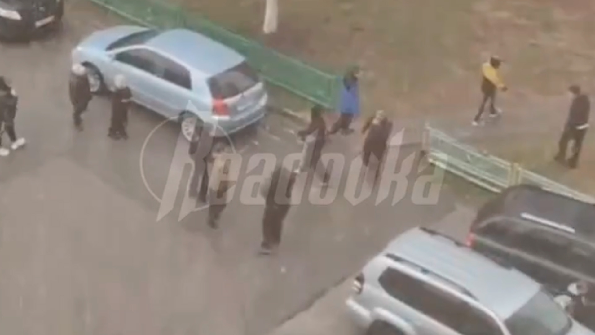 В Нижневартовске жители пожаловались на терроризирующих их подростков