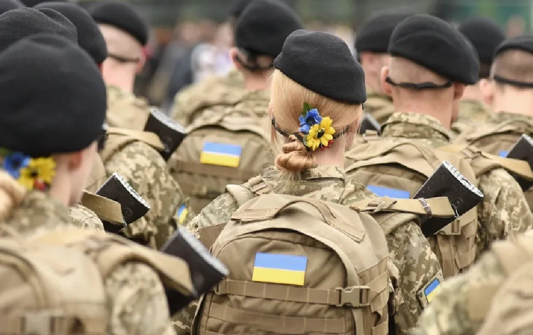 Военнообязанных женщин на Украине предупредили о штрафах