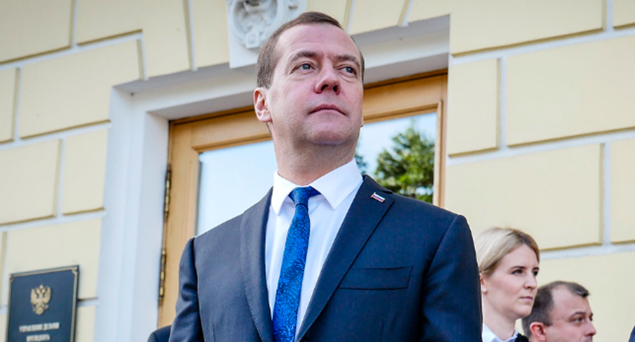 Медведев: технику НАТО уничтожат везде, откуда она наносит удары по России
