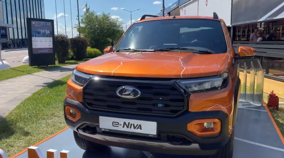 Автоэксперт Иванов рассказал о двойственных чувствах от электромобиля Lada e-Niva Travel