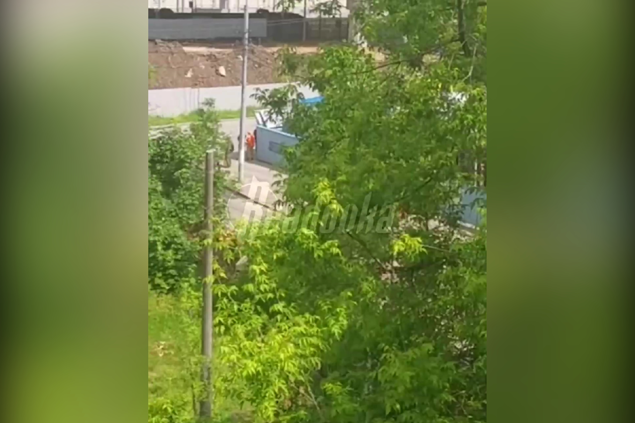 На западе Москвы мужчина с автоматом расстрелял человека