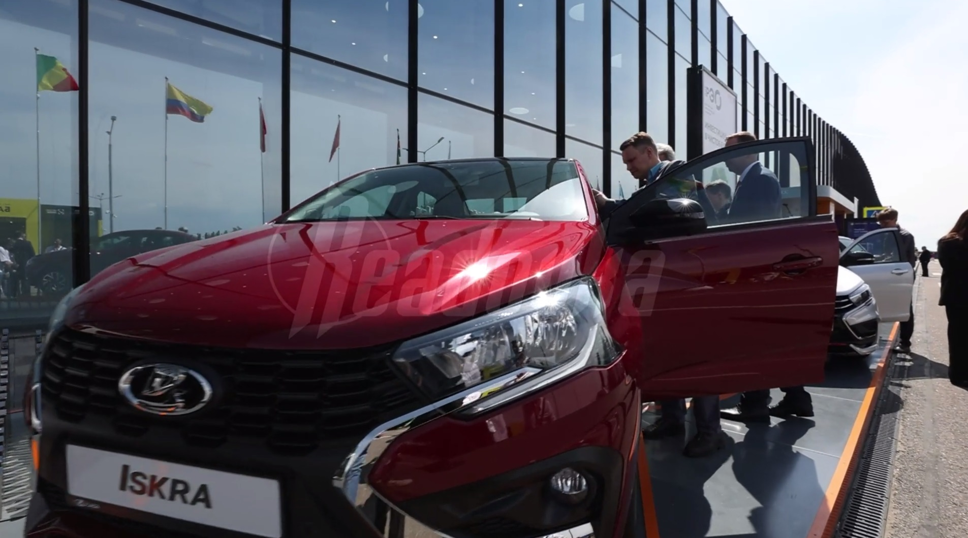 Readovka на ПМЭФ попыталась выяснить, где делается руль для Lada Iskra