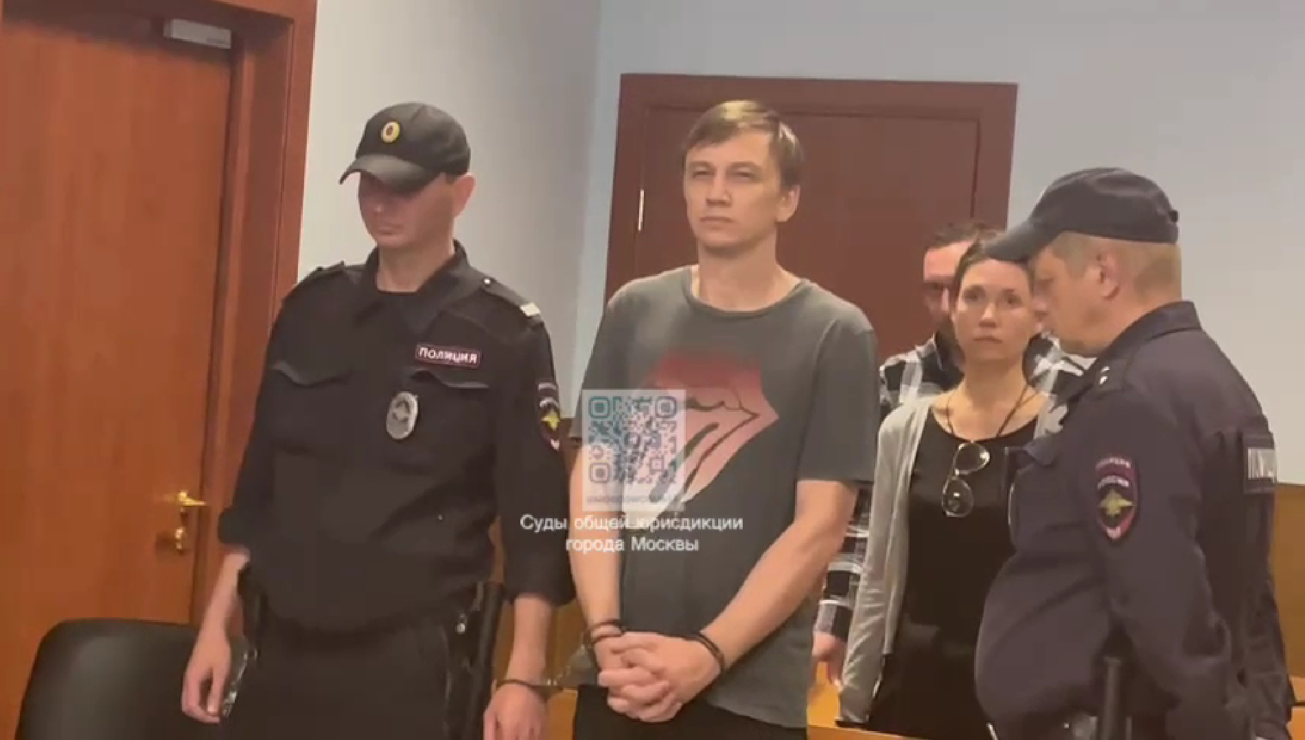 Суд арестовал рок-музыканта Медведкина по делу о нападении на главу АНО «Цифровые платформы»