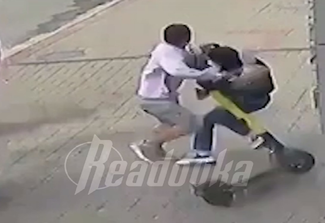 В Калужской области самокатчик влетел в женщину с грудным ребенком