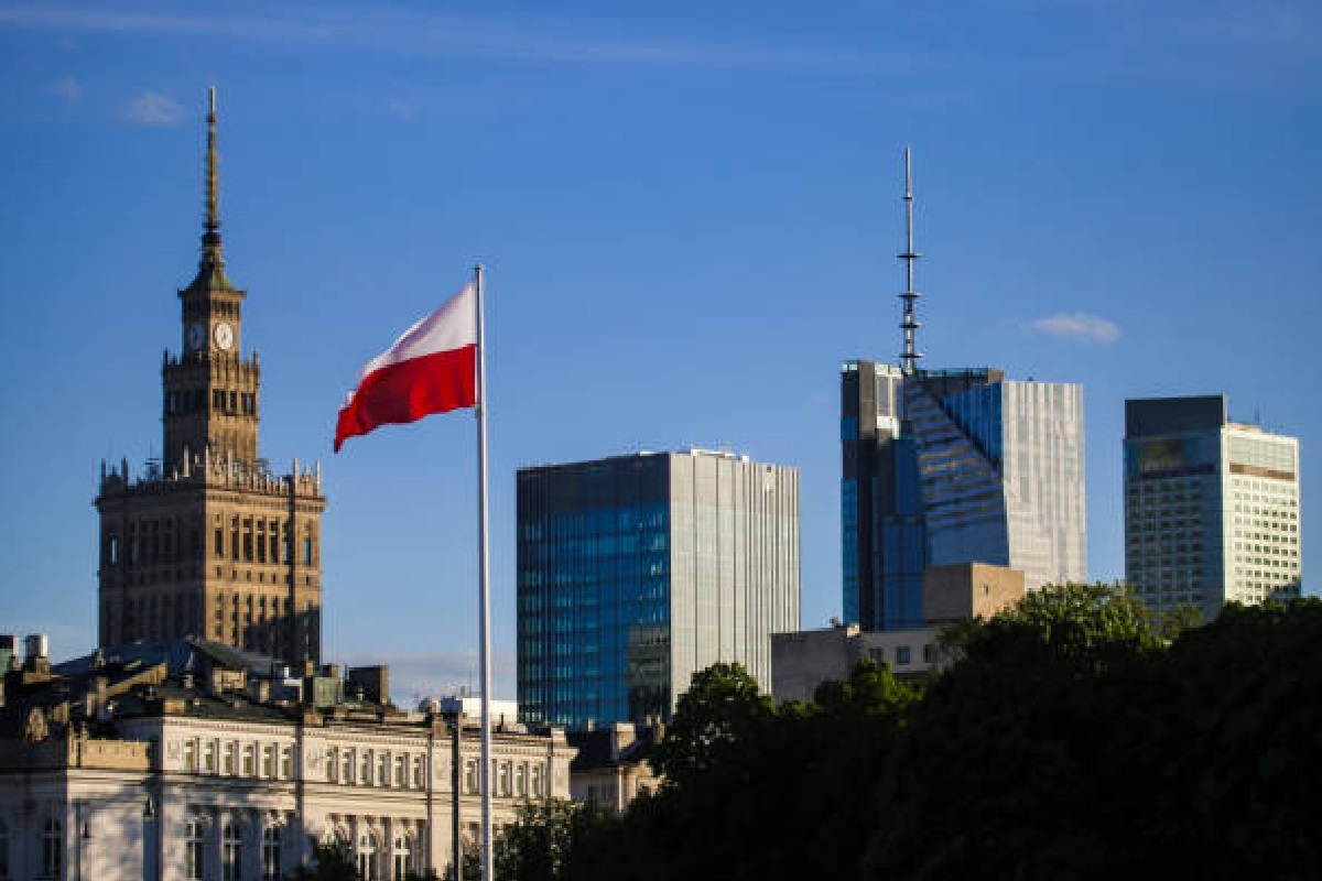 Польские фермеры разлили свиной навоз на границе для отпугивания мигрантов-мусульман