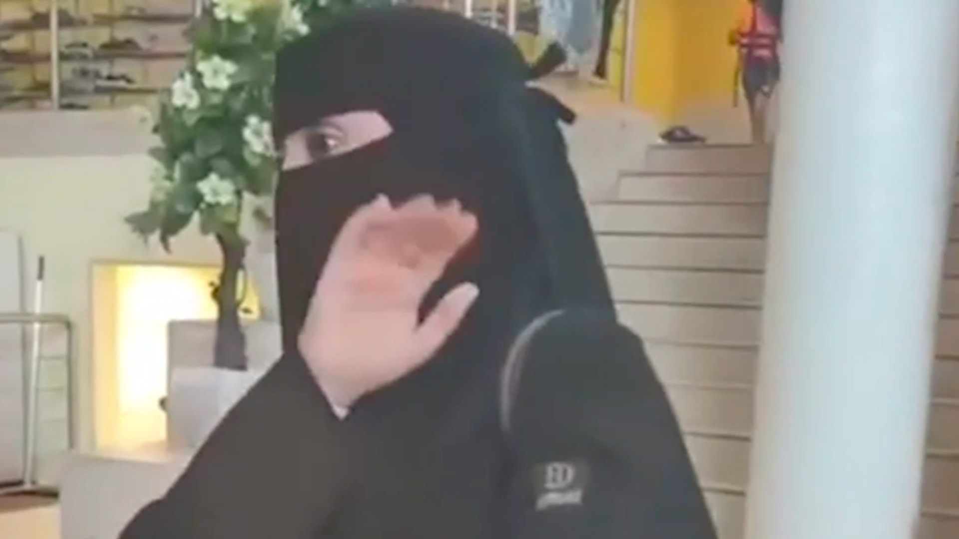 В Мытищах женщина в никабе пришла в аквапарк и напугала детей