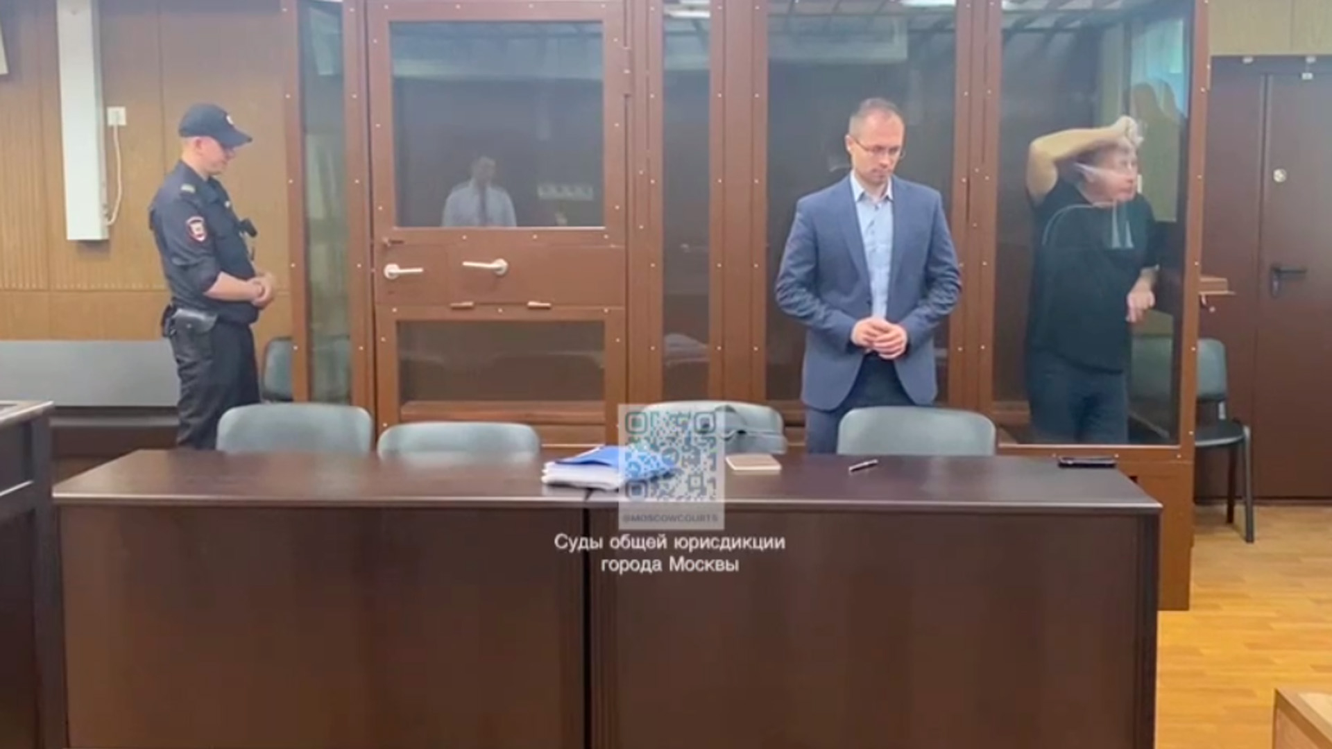 Суд отправил экс-главу холдинга АФК «Система» Новицкого под домашний арест