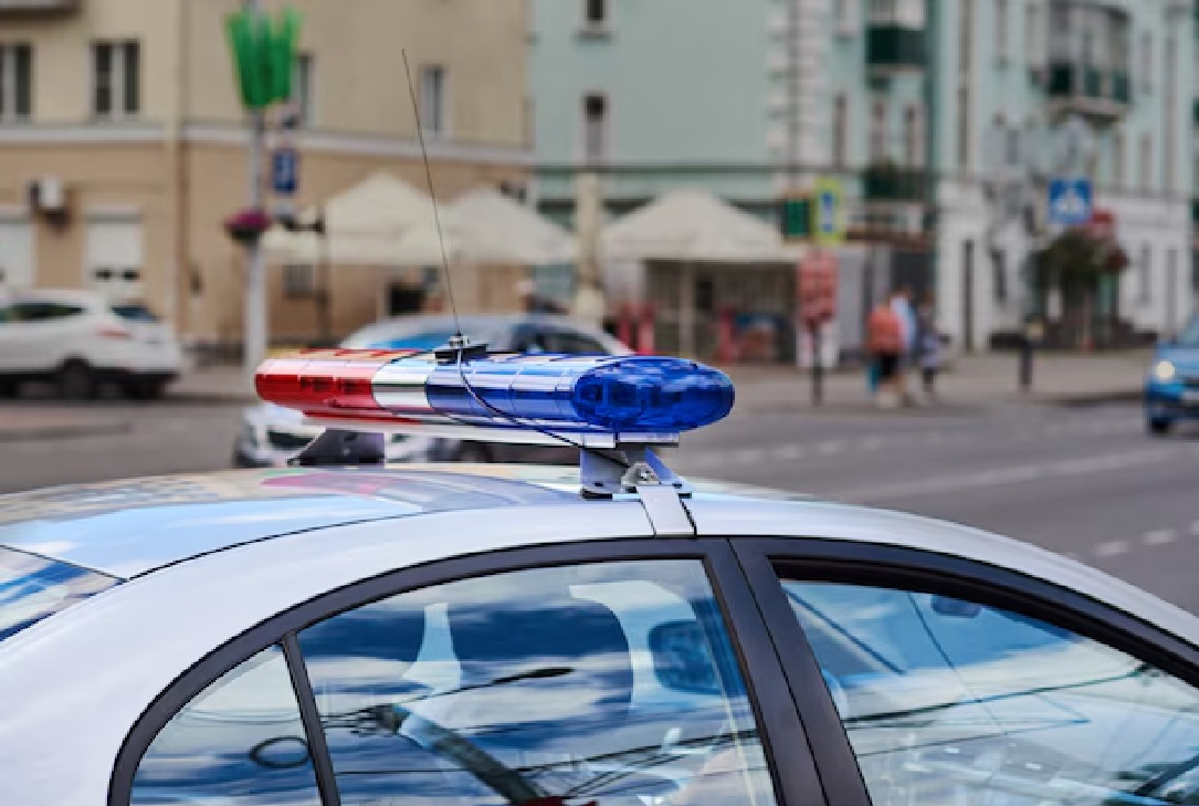 Возле торгового центра в Ростове задержали вооруженного мужчину