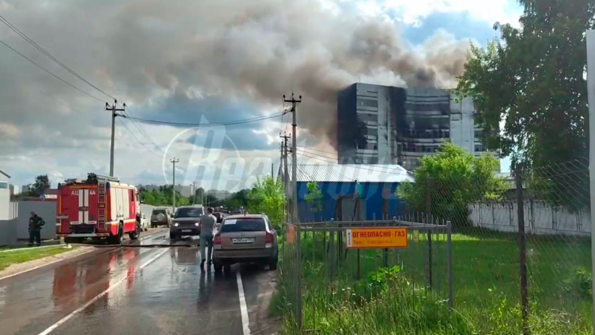 Горящее здание во Фрязине выгорело на несколько этажей