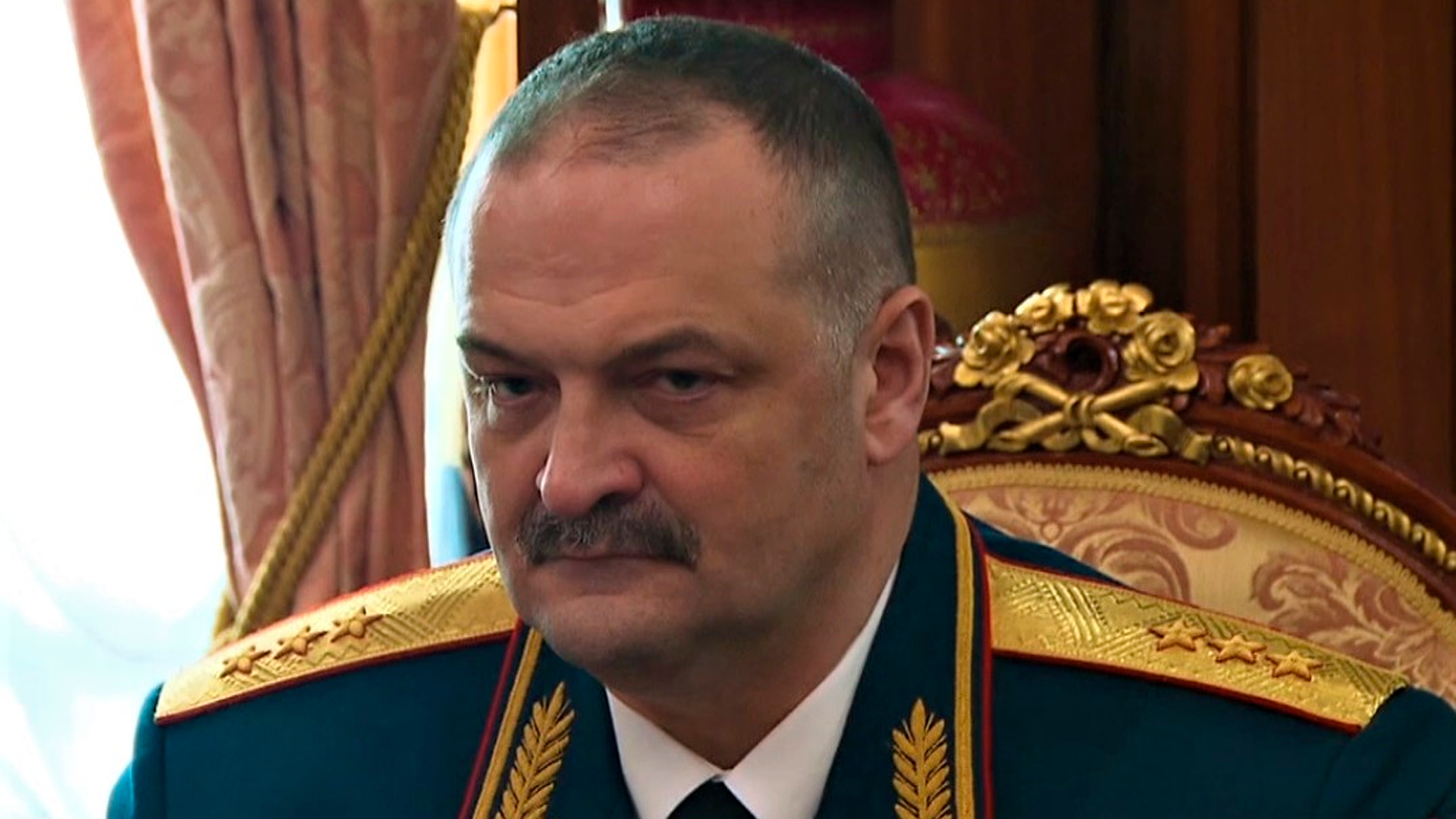 Глава Дагестана пообещал провести ревизию личных дел всех чиновников республики