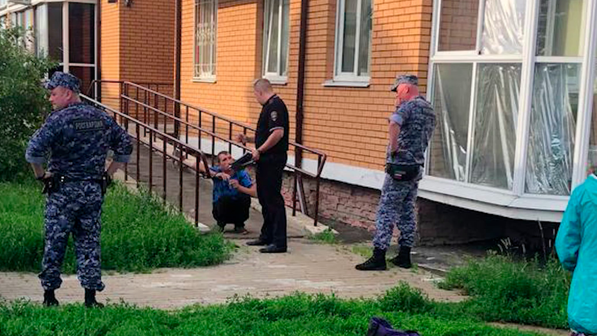 В Люберцах мужчина самостоятельно задержал насильника