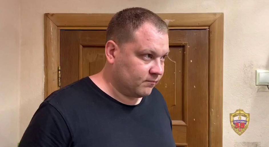 Полиция задержала загоравшего на детской площадке москвича