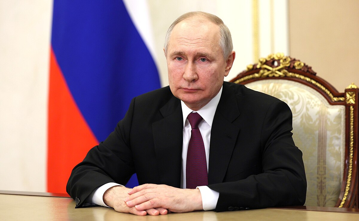 Путин подписал указ о ежемесячной компенсационной выплате военнослужащим по контракту