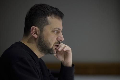 Украинцы раскритиковали Зеленского за поздравление с днем конституции