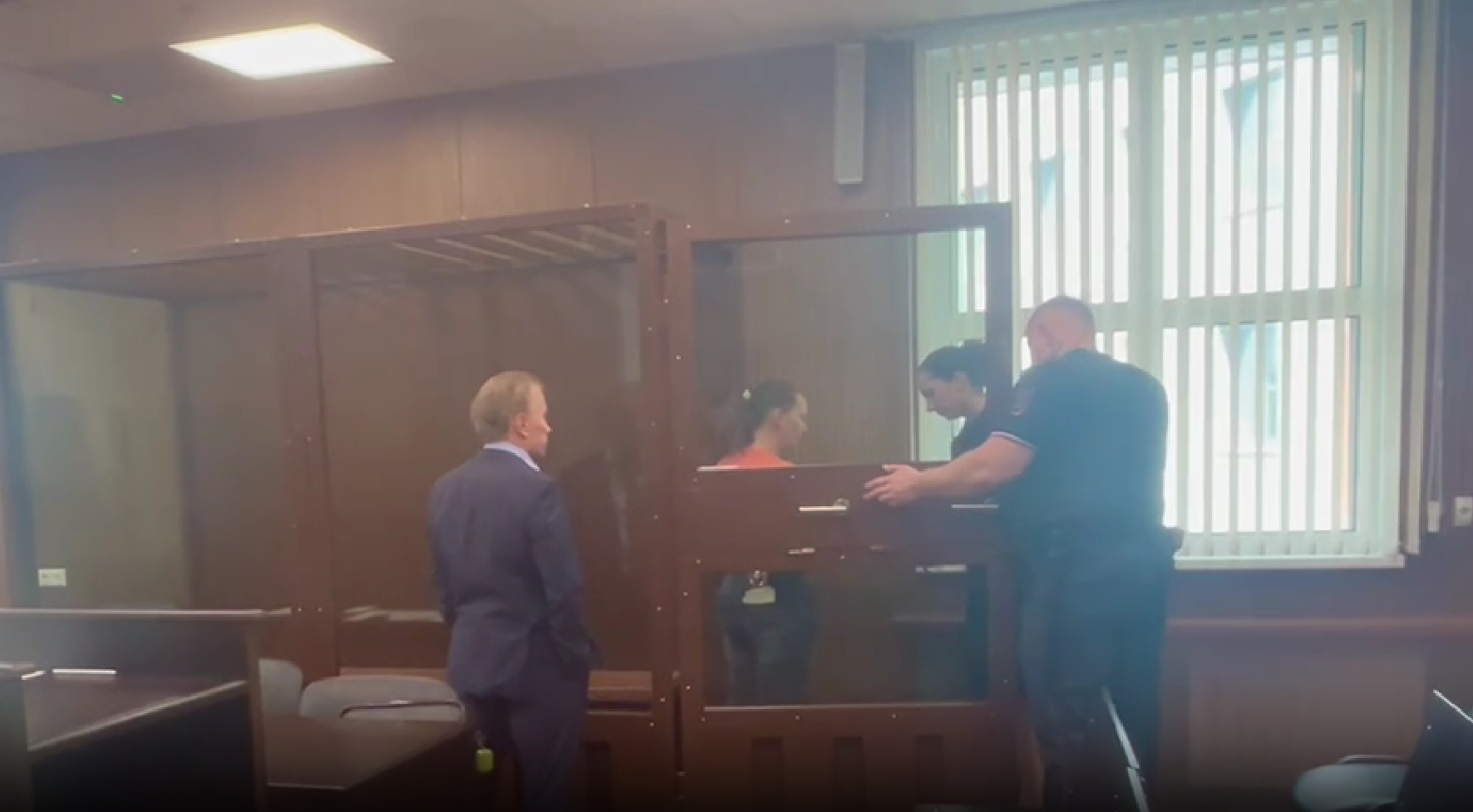 Суд отправил под домашний арест собственницу сгоревшего здания во Фрязине