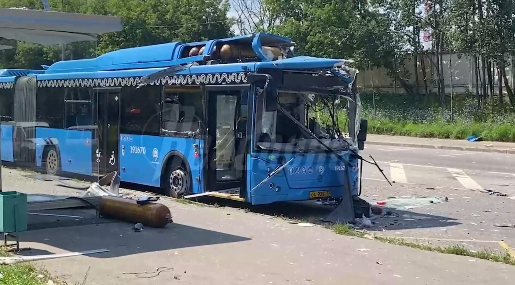 Два человека пострадали при взрыве баллона на крыше автобуса в Москве