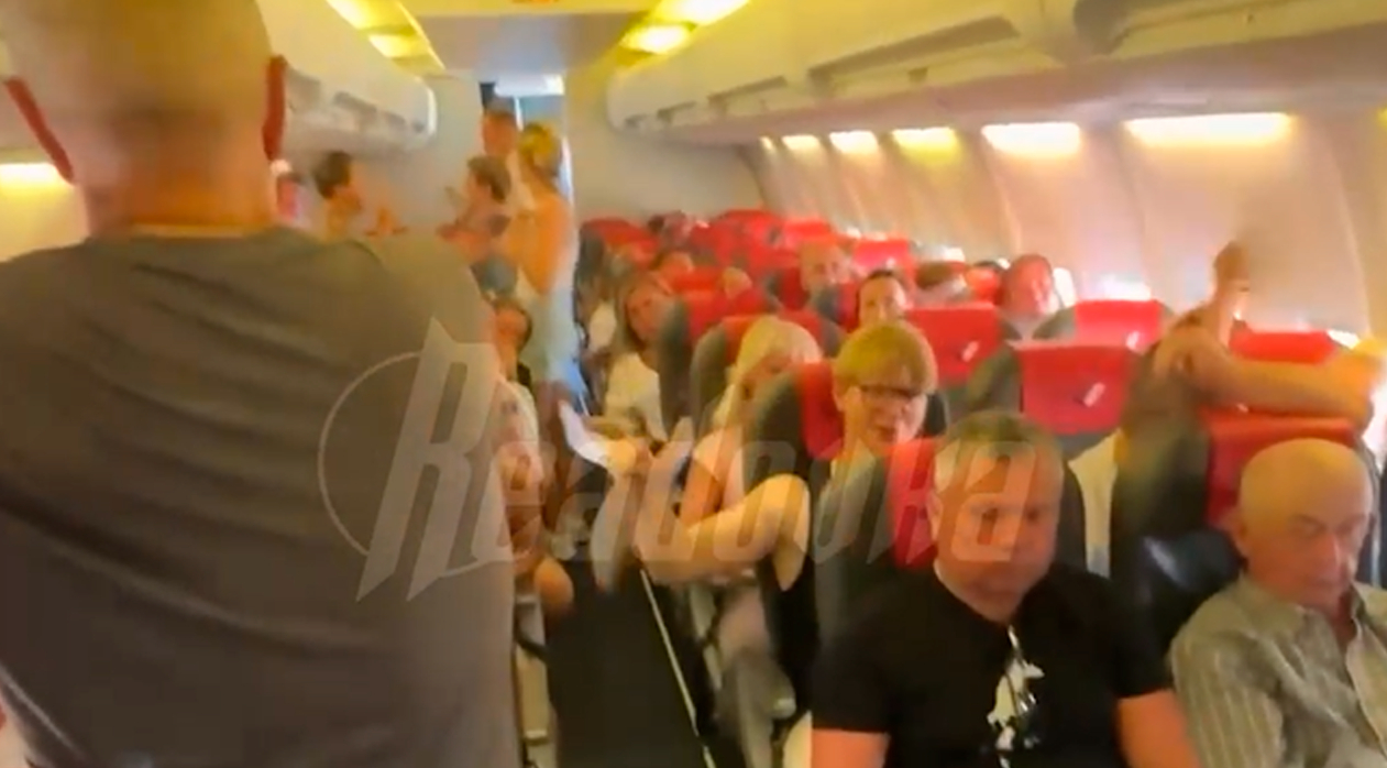 Сотрудники авиакомпании Azur Air отказали в помощи упавшей в обморок пассажирке